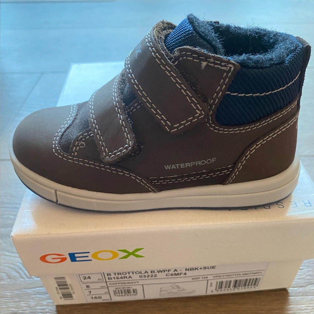 NIB GEOX SIZE 8 waterproof boots